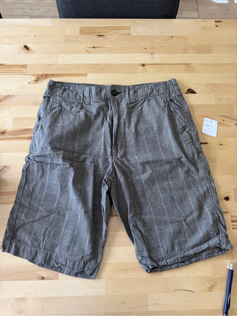 American Eagle Men’s Longboard Shorts